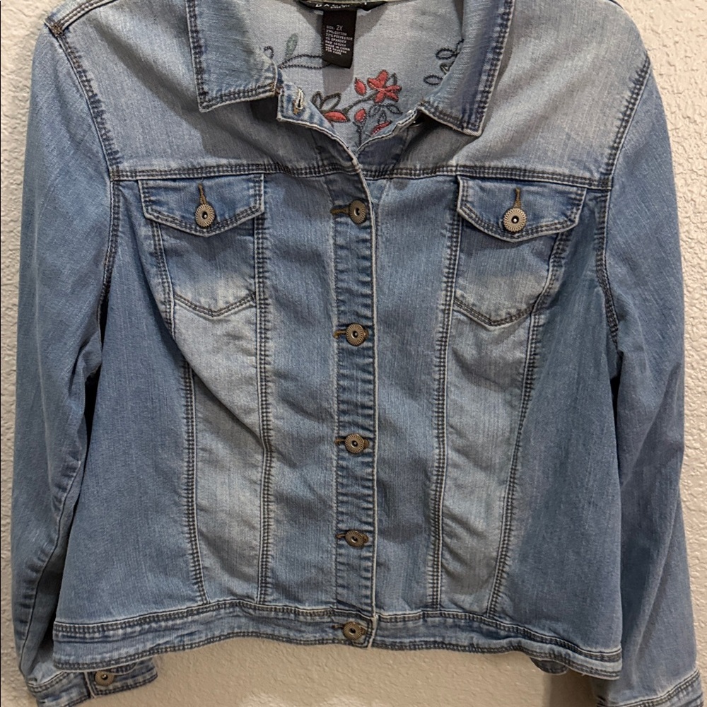 Embroidered Denim Jacket with Floral Design - Picture 4 of 6